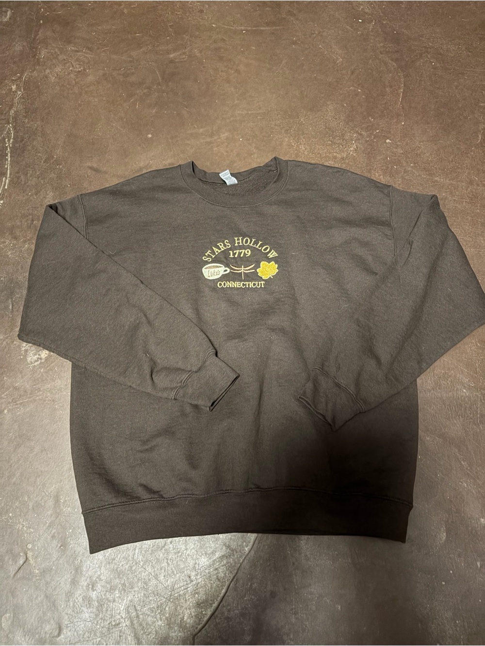 GAP Brown Crewneck Sweatshirt with Yellow Connecticut Graphic